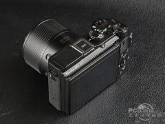 <b>表面大面积金属滚花的设计获得了一定的手感和</b>